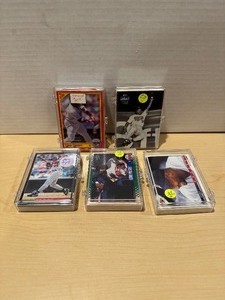lot 379 image: (5) Minnesota Twins Team Sets
