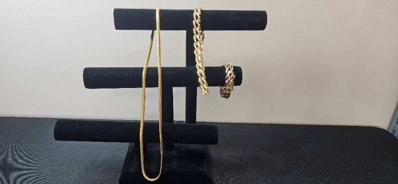 lot 66 image: Set of Gold-Tone Jewelry Pieces Necklace, Bracelet, and Chain - display not inc