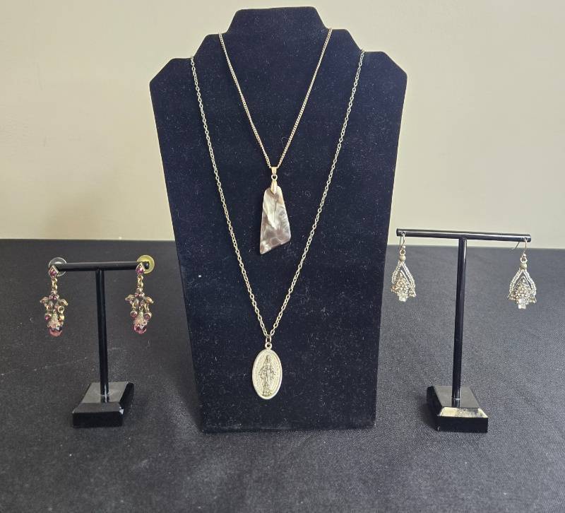 lot 106 image: Elegant Jewelry Set Including Necklaces & Earrings - display not inc