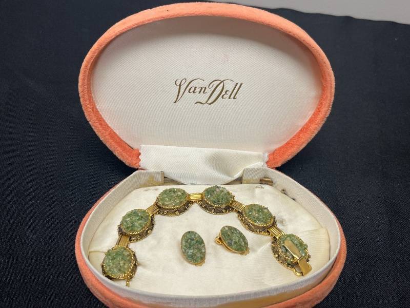 lot 128 image: Van Dell Vintage Jade Bracelet and Earrings Set in Original Box