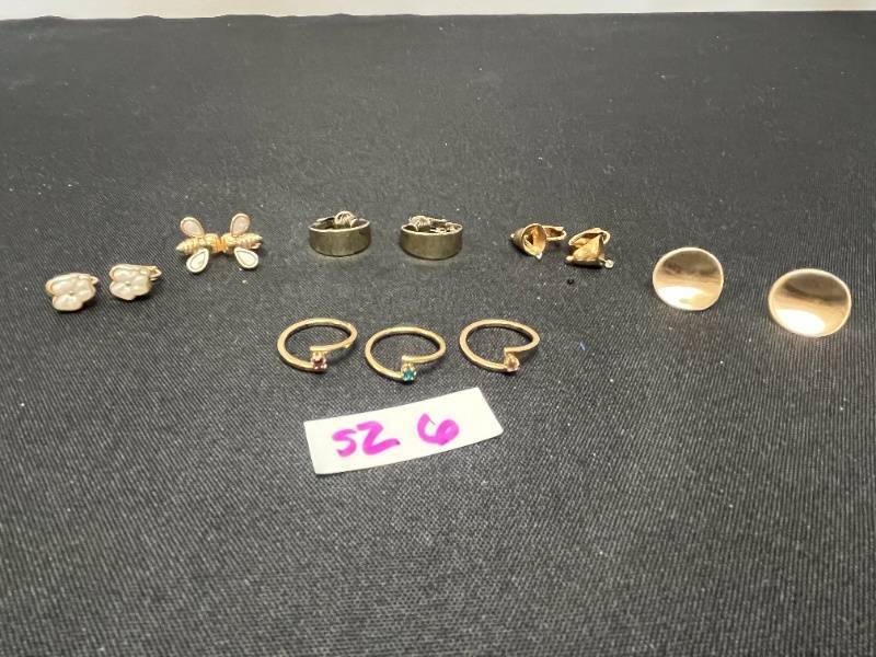 lot 148 image: Collection of Avon Vintage Clip-on Earrings and Rings SZ 6 (approx)