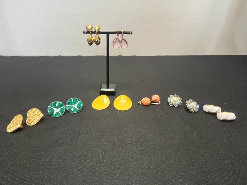 lot 156 image: Collection of Avon Vintage Clip-On Earrings in Various Styles - display not inc