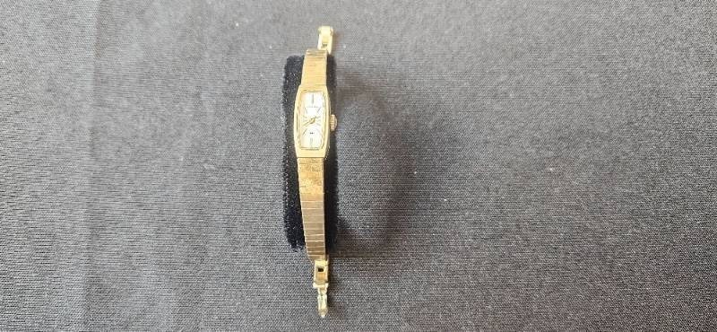 lot 75 image: Elegant Vintage Hamilton Gold-Tone Womens Wristwatch with Box - untested