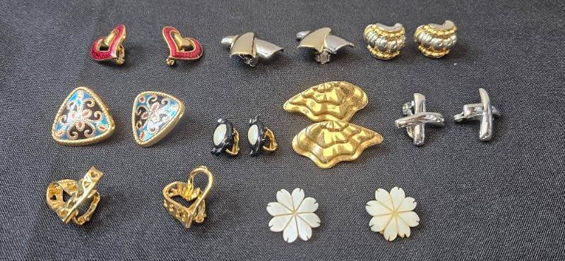 lot 80 image: Collection of Vintage Earrings