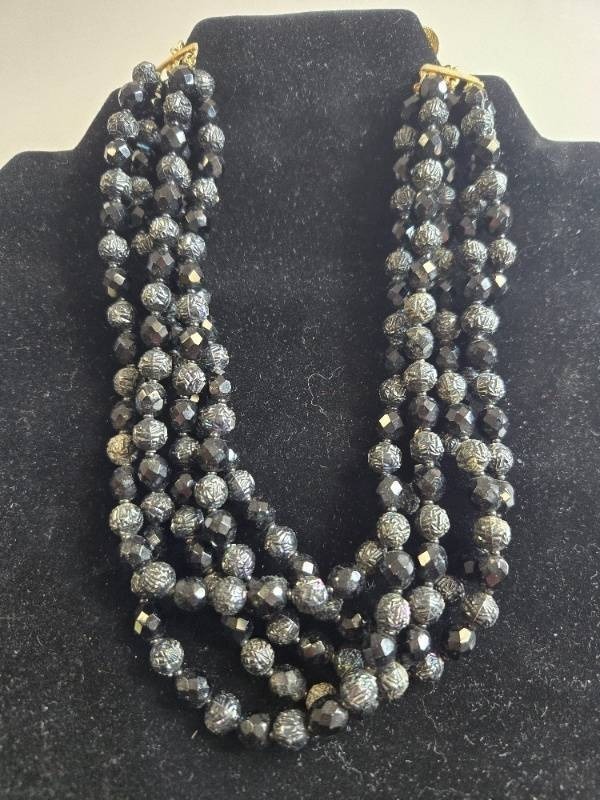 lot 31 image: Vintage Lisner Multi-Strand Beaded Necklace w Matching Bracelet - display not inc