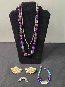 lot 19 image: Vintage Jewelry Collection Necklace, Clip-on Earrings, Brooch, and Bead Bracelet - display not inc