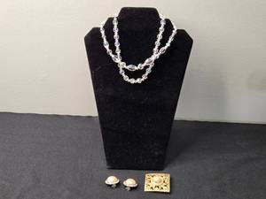lot 22 image: Vintage Crystal Bead Necklace with Clip-On Earrings and Brooch - display not inc