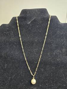 lot 41 image: Vintage Park Lane Gold Tone Necklace with Faux Pearl Pendant - display not inc