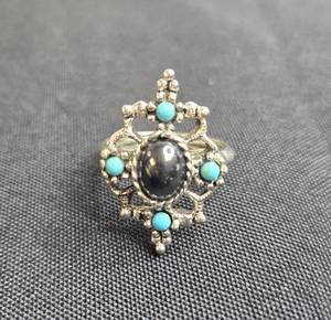 lot 46 image: Vintage Avon Silver-Tone Ring with Black and Turquoise Like Stones