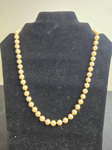 lot 55 image: Vintage Marvella Faux Pearl Necklace - display not inc