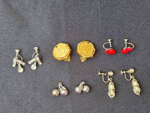 lot 83 image: Assorted Vintage Clip-On Earrings Collection