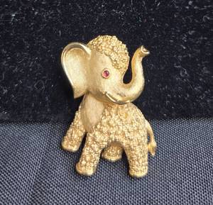 lot 89 image: Vintage Trifari Gold-Tone Elephant Brooch Pin with Red Eye