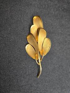 lot 123 image: Gold-Filled Brooch with Leaf Design by Lang