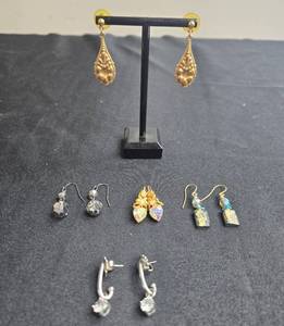 lot 134 image: Collection of Designer Earrings - display not inc