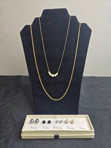 lot 149 image: Elegant Gold Tone Faux Pearl Necklace with Weekly Earring Set