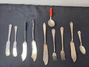 lot 172 image: Collection of Vintage Silver-Plated Cutlery from Hotel Fort Des Moines and Hotel Savery