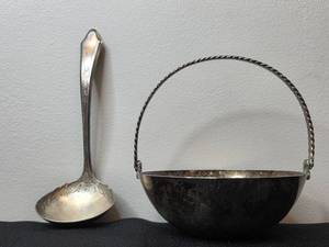 lot 173 image: Antique Silver-Plated Sugar Bowl with Ladle - Made in India