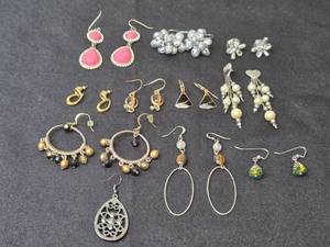 lot 175 image: Collection of Assorted Earrings - Vintage and Modern Designs
