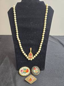 lot 177 image: Vintage Beaded Necklace and Floral Mosaic Brooches Set