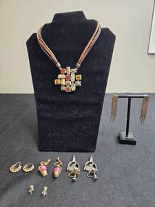 lot 179 image: Collection of Vintage Jewelry with Multi-Stone Necklace and Various Earrings