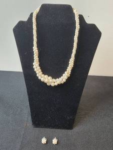 lot 194 image: Elegant Faux Pearl Necklace and Earrings Set - display not inc
