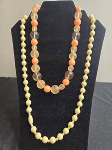lot 212 image: Set of Multi-Colored Vintage Necklaces