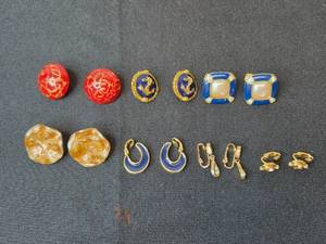 lot 219 image: Collection of Avon Vintage Clip-On Earrings - Inc VTG Avon