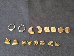 lot 220 image: Collection of Vintage Gold Tone and Silver Tone Clip-On Earrings - Inc VTG Avon