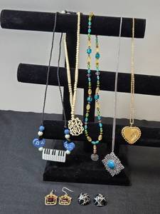 lot 224 image: Eclectic Collection of Necklaces and Earrings - display not inc