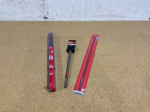 lot 392 image: LOT OF 3 Miscellaneous Milwaukee Tools