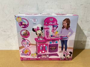 lot 260 image: Disney Junior Minnie Mouse Flipping Fun Pretend Play Kitchen Set, Play Food, Realistic Sounds, Kids Toys for Ages 3 up