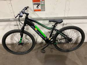 lot 44 image: 29 Hyper Bicycles 36V Electric Mountain Bike for Adults, Pedal-Assist, 250W E-Bike Motor