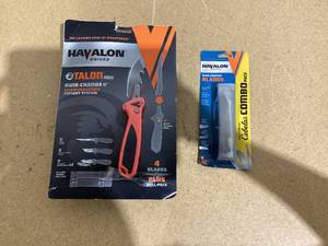lot 515 image: Havalon Talon Hunt Knife Set with Quik-Change II Blade System & Havalon Quick Blades System