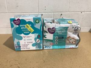 lot 523 image: LOT OF 2 Parents Choice Wipes, 800 & 900