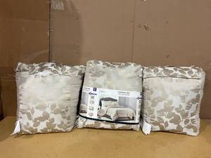lot 150 image: LOT OF 3 5PCS King Size Mainstays Gold Floral Comforter Set