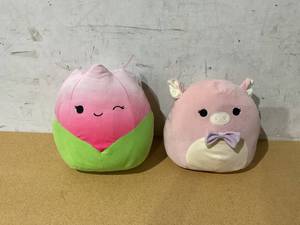 lot 298 image: LOT of 2 Squishmallows Hettie & Bridgie