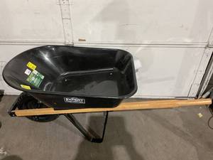 lot 301 image: Expert Gardener 4 Cu ft Plastic Tray Wheelbarrow