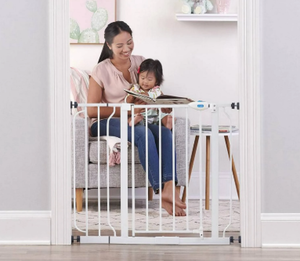 lot 231 image: Regalo Extra Wide Baby Gate