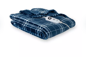 lot 366 image: Berkshire Heated Oversized Throw, Blue