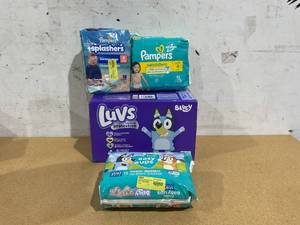 lot 443 image: LOT OF 4 Diapers