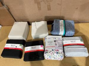 lot 591 image: LOT OF 7 Miscellaneous Bedsheet Sets