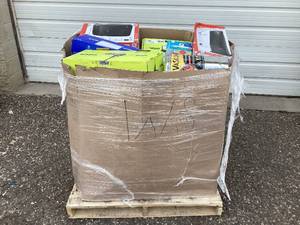 lot 900 image: Wholesale Pallet of Miscellaneous Items