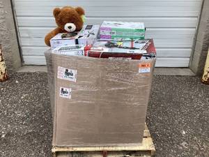 lot 905 image: Wholesale Pallet of Miscellaneous Items