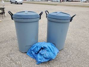 lot 7 image: 2 Rubbermaid garbage cans and tarp