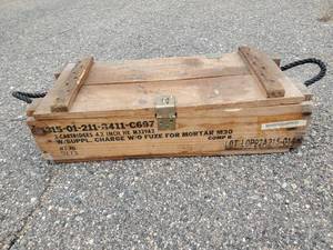 lot 9 image: Wooden Military DOT Ammunition For Cannon Box