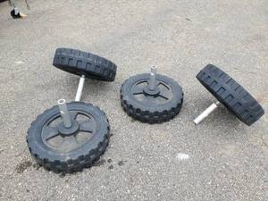 lot 11 image: 4 Hewitt RollDock Wheels