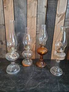 lot 24 image: 4 Vintage Kerosene Lanterns No chips or cracks Great Designs