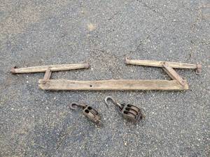 lot 33 image: Wooden Cattle Yolk and 2 Pulley Hooks