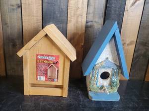 lot 36 image: Cute Wooden Birdhouse and Wooden Bat House Never Used