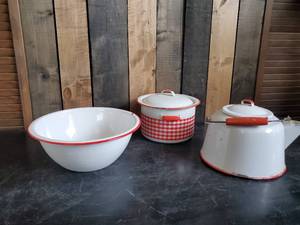 lot 52 image: Mid Modern Porcelain Pot Large Bowl and Kettle